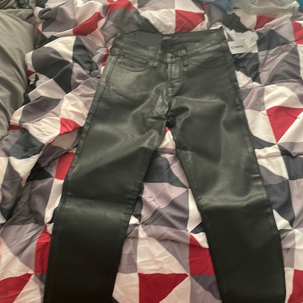 Coated skinny jeans. Leather look without the price!